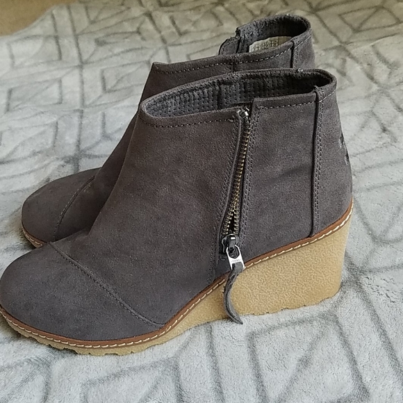 TOMS Booties - Picture 2 of 4